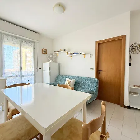 F011 - Fano, Trilocale Vista Mare Con Balcone