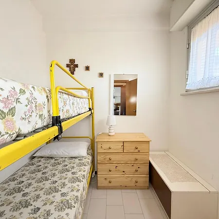 F011 - Fano, Trilocale Vista Mare Con Balcone