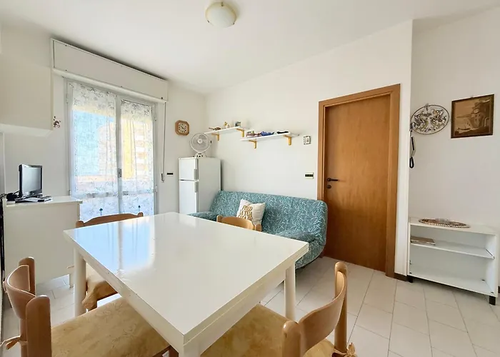 F011 - Fano, Trilocale Vista Mare Con Balcone