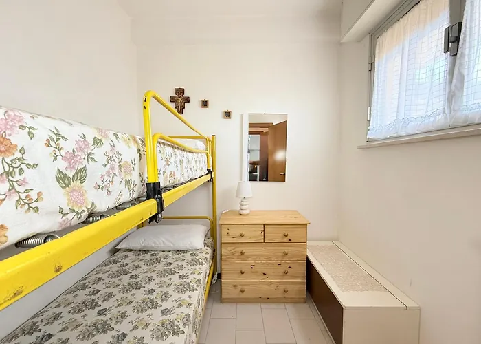 F011 - Fano, Trilocale Vista Mare Con Balcone